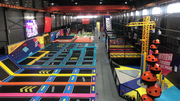 【乐行族|团建】刷爆抖音的网红蹦床，9000㎡「魔力空间」登陆杭州！蹦床公园、真人CS、旱雪滑梯、卡丁车...超嗨超刺激